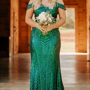 Forest Green Nightway Prom Dress Size 10, willing to negotiate price